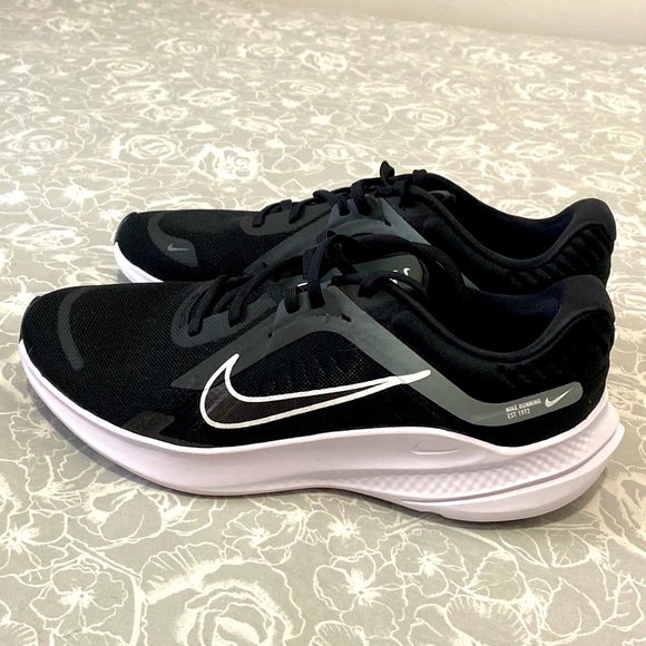 Shoes - Picture 2 of 6